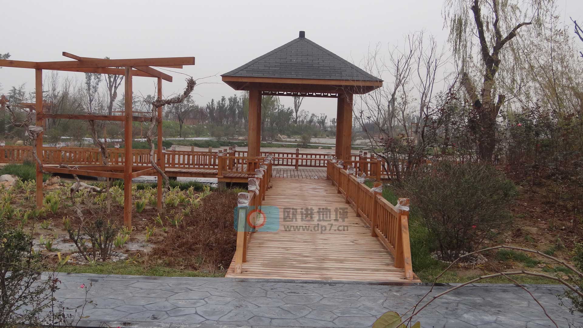 蒲城卤阳湖的压花地坪案例照片